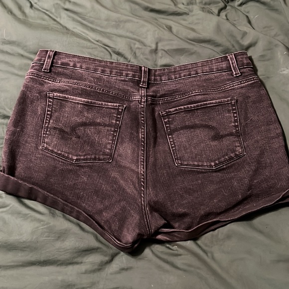 Size 16 cuffed black denim Time and Tru mini shorts - Picture 3 of 3